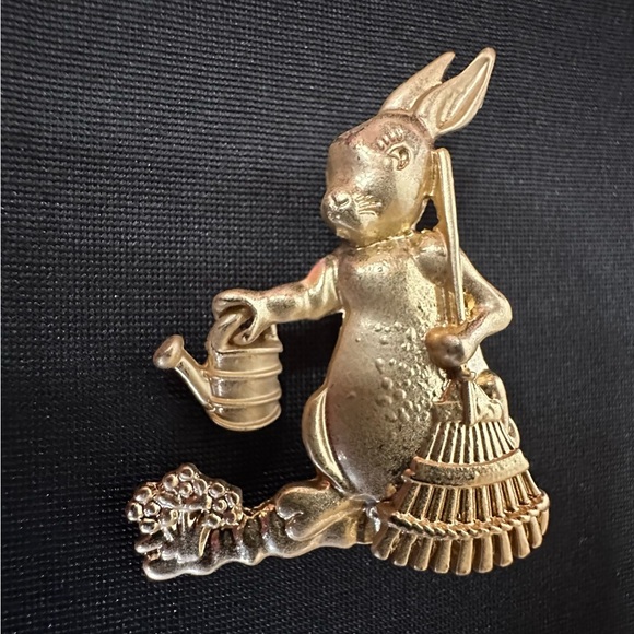 Gold Bunny with Watering Can Brooch - Picture 3 of 4